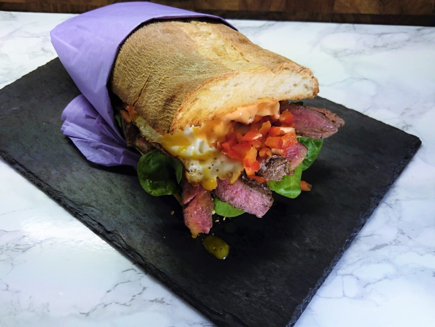 Asunas virtuelle steak sandwich fra SAO