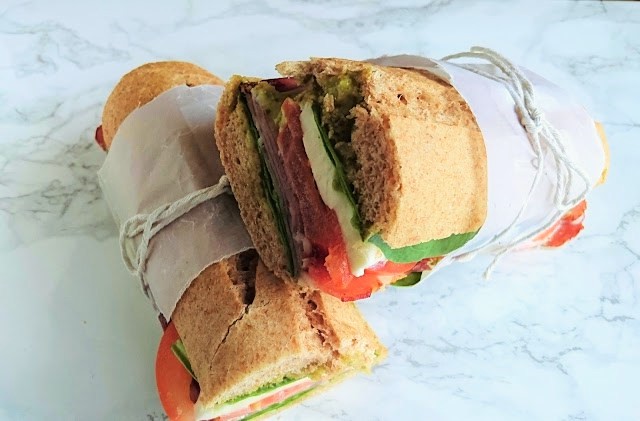 The Fitz-wich – sandwich med mozzarella, skinke og pesto aioli
