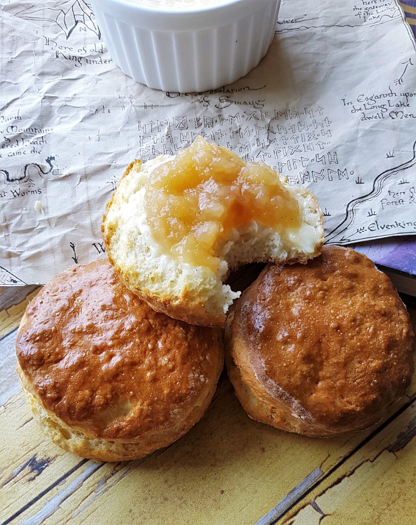 scones med smør fra hobbitten