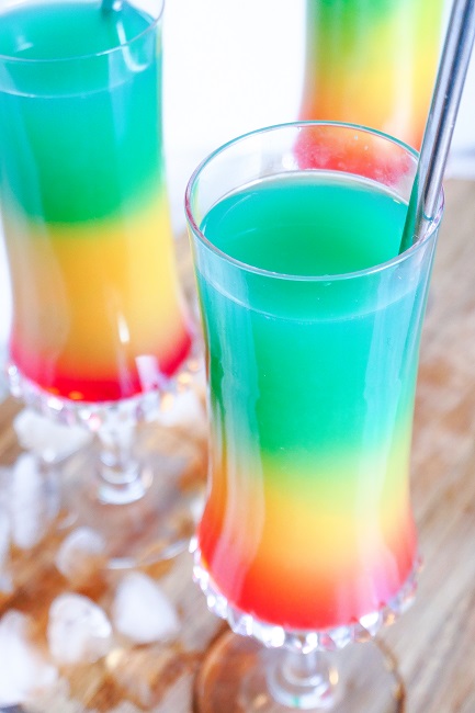 Regnbue cocktail fra Skyriel